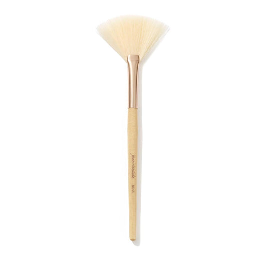 jane iredale Fan Brush, Light, Arched Cosmetic Cheek Brush for Soft, Targeted Application of Powder Blush and Bronzer Makeup, Vegan, Cruelty Free