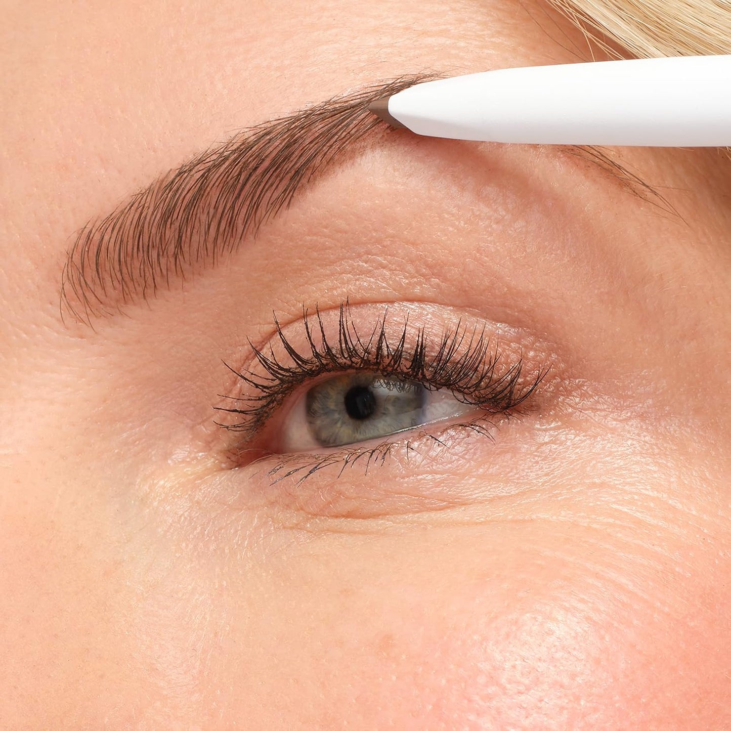 jane iredale PureBrow Shaping Pencil Retractable Pencil + Spoolie Expertly Outlines, Shapes, Fills, & Fluffs, Water-Resistant, Smudge-Proof Formula