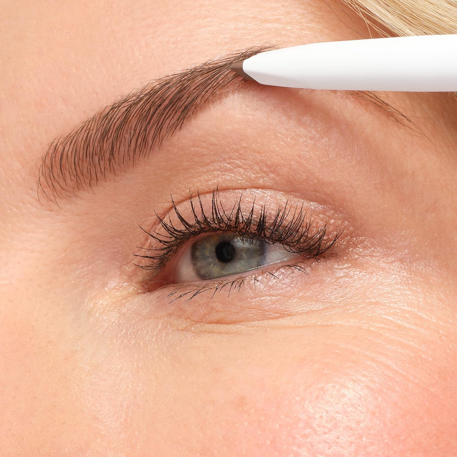 jane iredale PureBrow Shaping Pencil Retractable Pencil + Spoolie Expertly Outlines, Shapes, Fills, & Fluffs, Water-Resistant, Smudge-Proof Formula